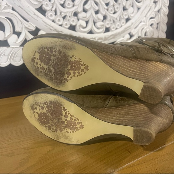 Not rated, tan, over the knee boots, women’s size 9.5, worn only twice - Picture 7 of 9